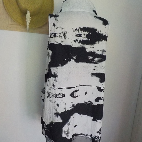 Blk/White Crisp Mini Dress - Picture 6 of 13